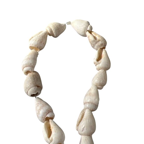 Vintage Shell Necklace Cowrie Hawaiian Surfer Vacation Beach Estate 36" - Picture 4 of 4